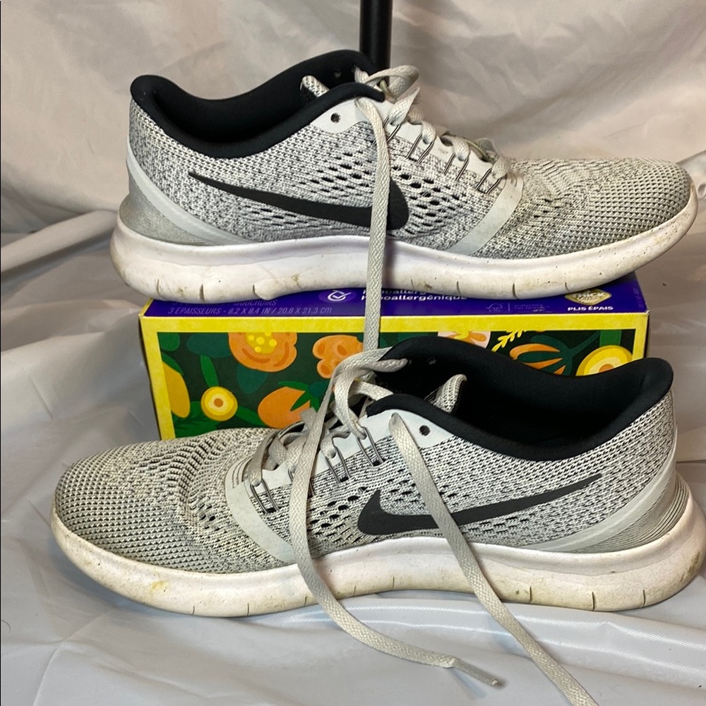 Nike Gray and Black Sneakers with Knit Fabric and Cushioned Sole